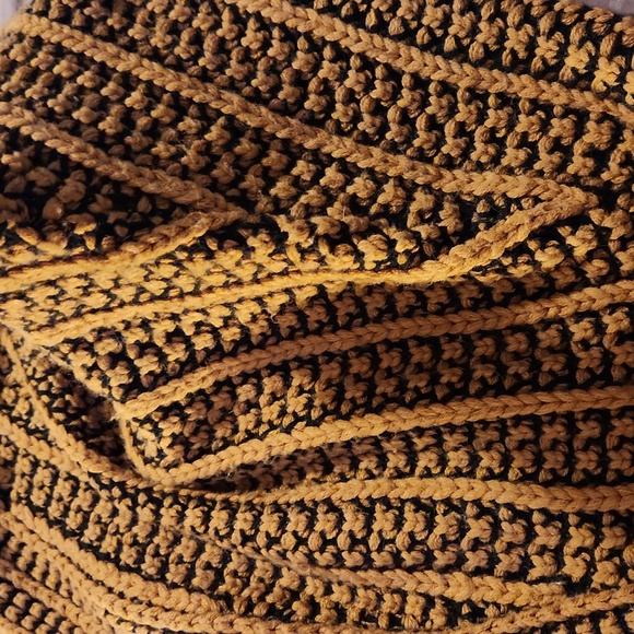 DEX knitted poncho - Picture 5 of 6